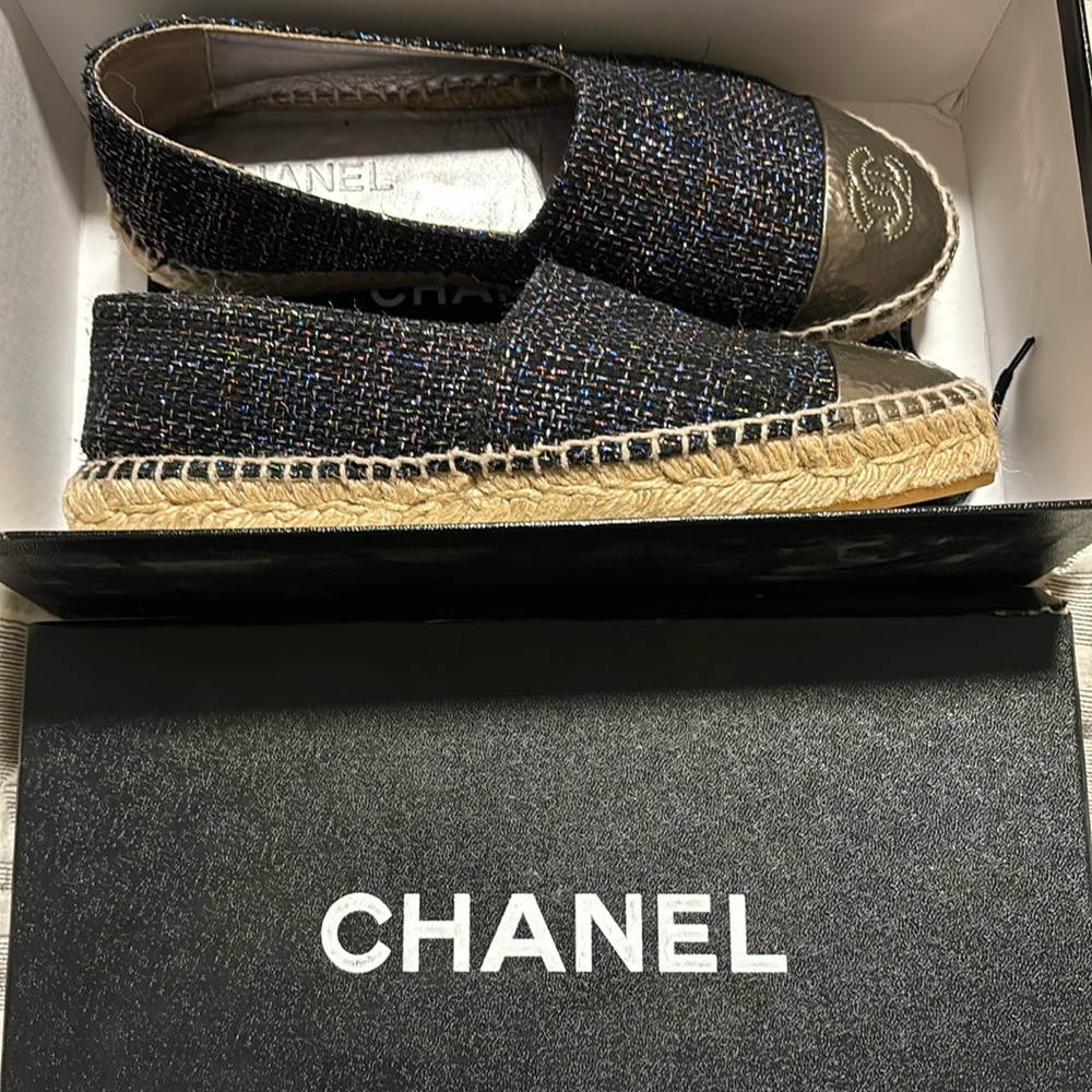 CHANEL TWEED ESPADRILLES! (With Original box and bag) SIZE 37 BLACK
